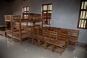 Ein schöner Auftrag: Stühle, Tische und Bettgestelle für eine Kirchgemeinde.
