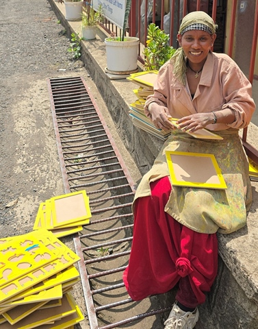 Wude, die von ihrem Ehemann in einem Anfall von Eifersucht lebensgefährlich verletzt wurde und ihr Bein verlor, konnte im Misrach Center eine Ausbildung absolvieren.