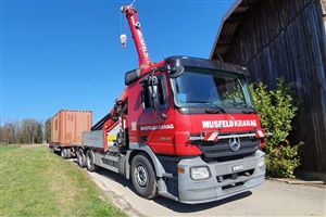 Der LKW bringt den Container nach Basel in den Rheinhafen. Gute Fahrt!