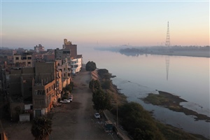 Die Stadt Naqada liegt direkt am lebensspendenden Nil. Nur 4 % der Fläche Ägyptens sind fruchtbares Land.