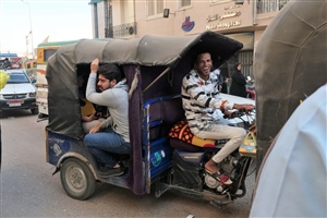 Gut gefüllte Motorradtaxis spielen für den Nahverkehr eine wichtige Rolle.