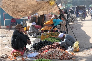 Am Wochenmarkt pulsiert das Leben. Früchte und Gemüse sind in Fülle erhältlich, aber nicht für alle erschwinglich.